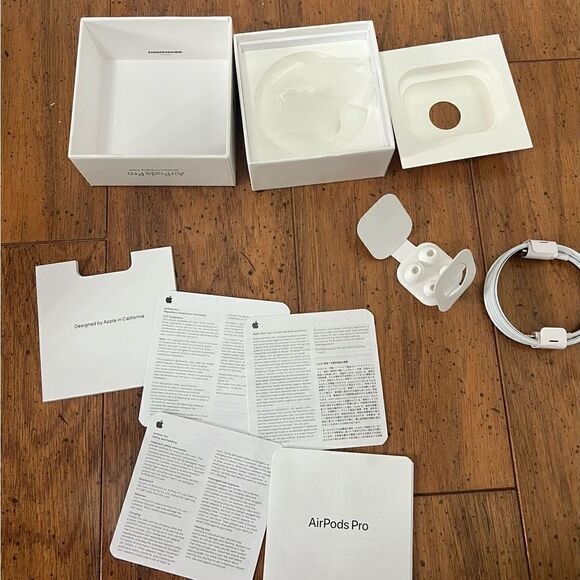 APPLE AIRPODS PRO 1 ST GEN EMPTY BOX WITH CHARGING CABLE + MANUAL + EAR TIPS - Picture 4 of 12